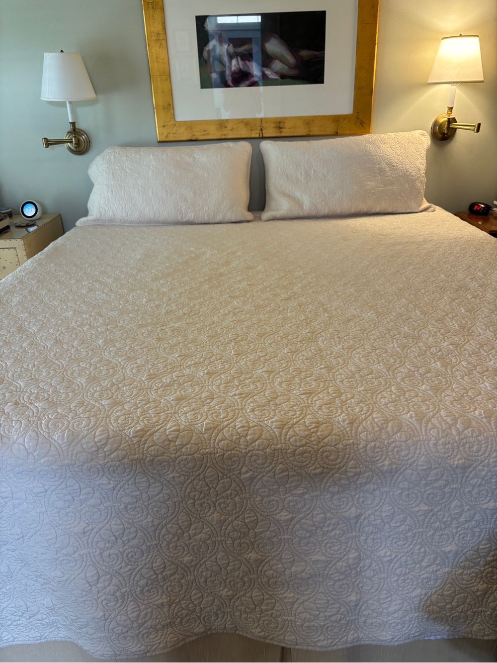 Classic cream Quilted Bedspread Set - Elegant All-Season Coverlet with shams.